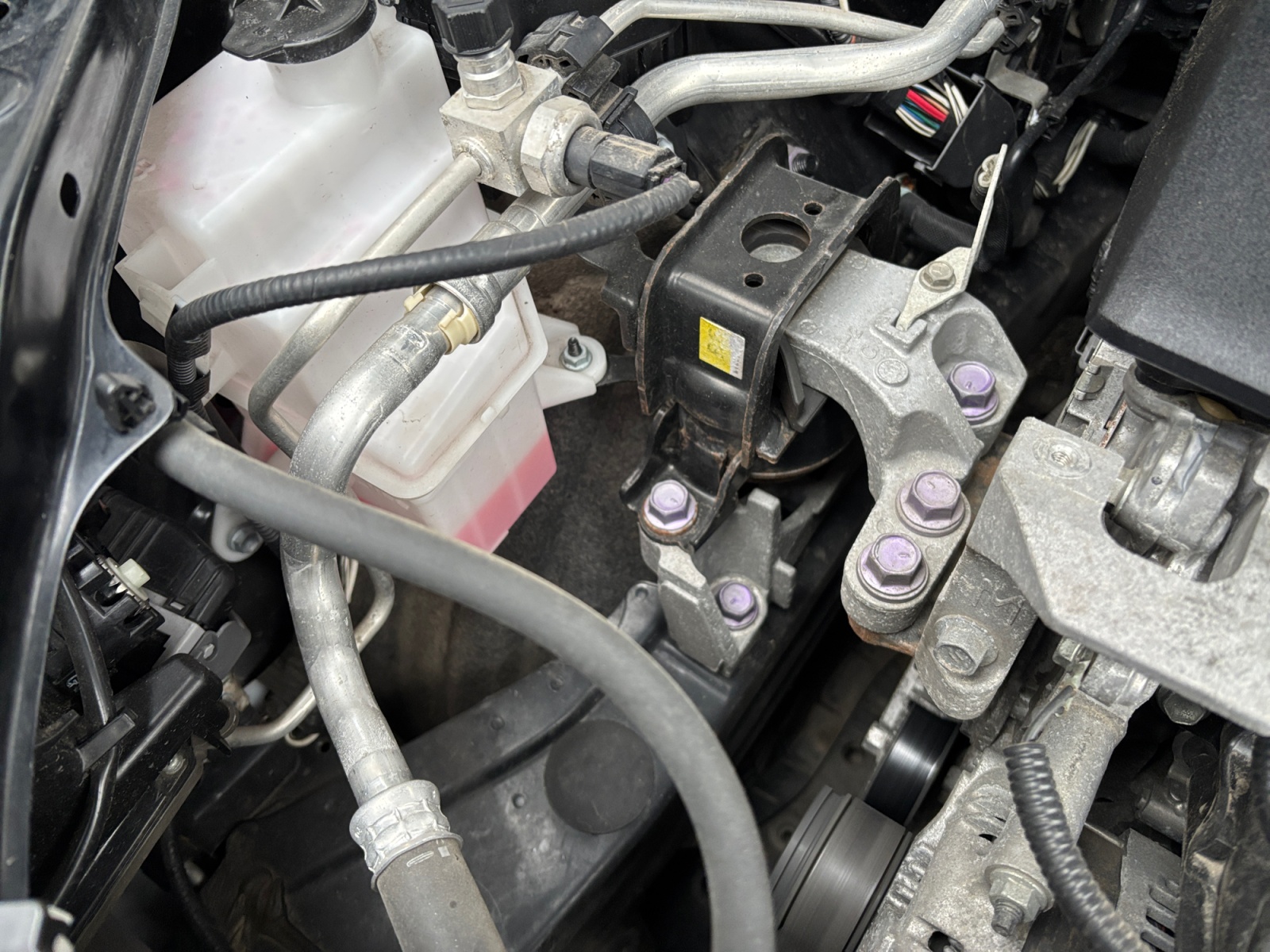 KSHDBDBDBJGFKGFFG_28_feature-13