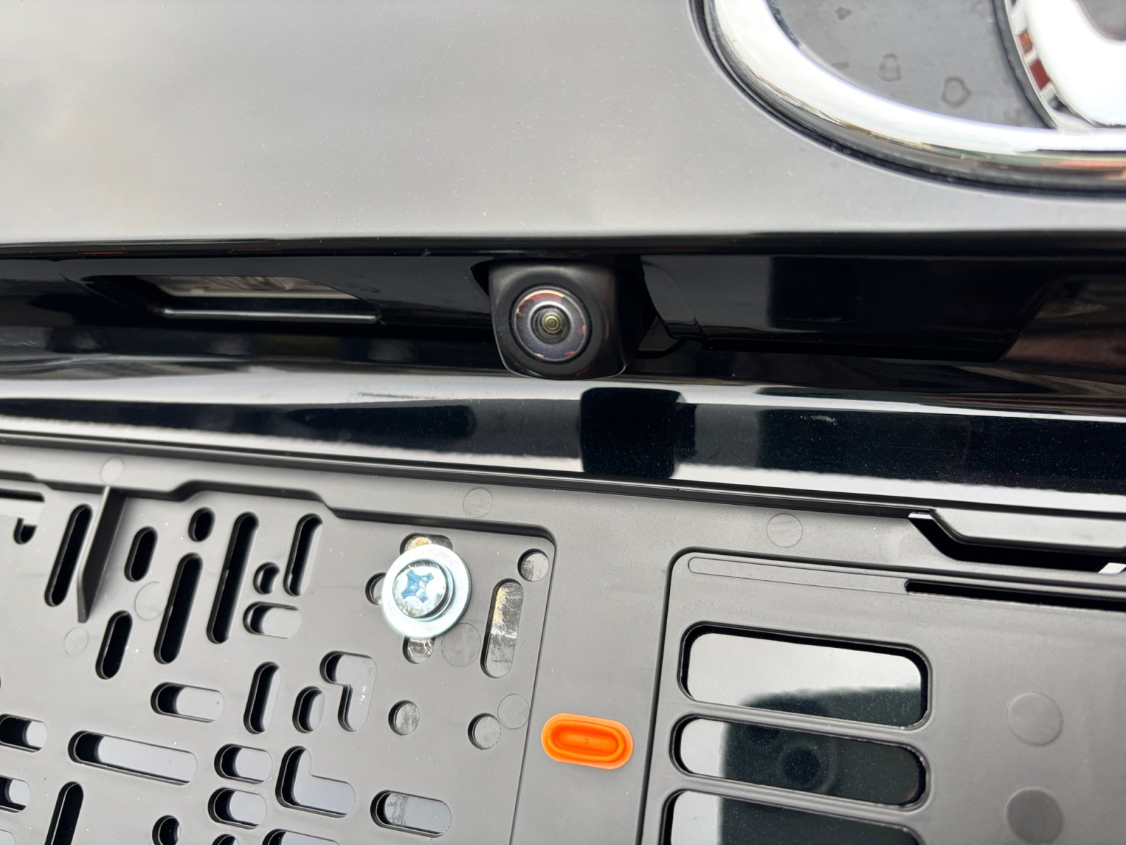 KSHDBDBDBJGFKGFFG_31_feature-16